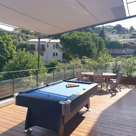 Moderne Piscine Jacuzzi *