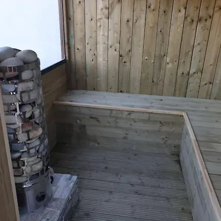 Moderne Piscine Jacuzzi 빌라 *