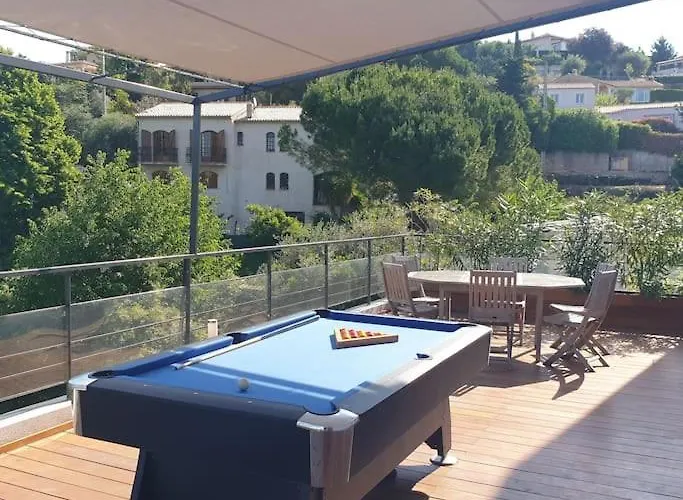 Moderne Piscine Jacuzzi *