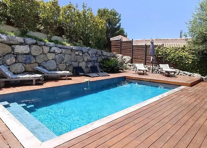 Moderne Piscine Jacuzzi Vila