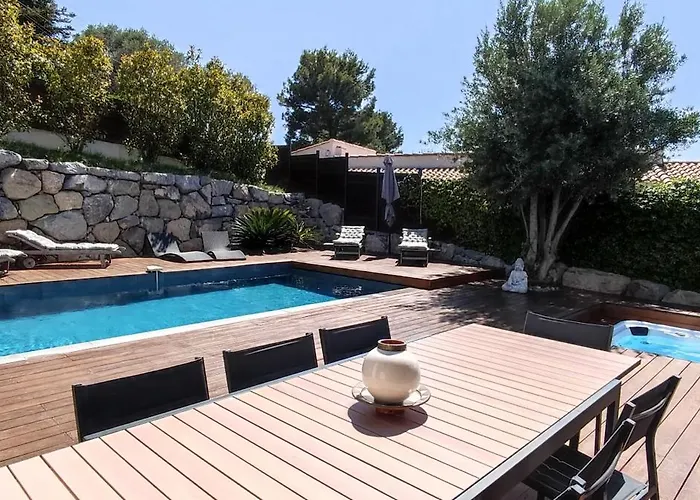 Vila Moderne Piscine Jacuzzi